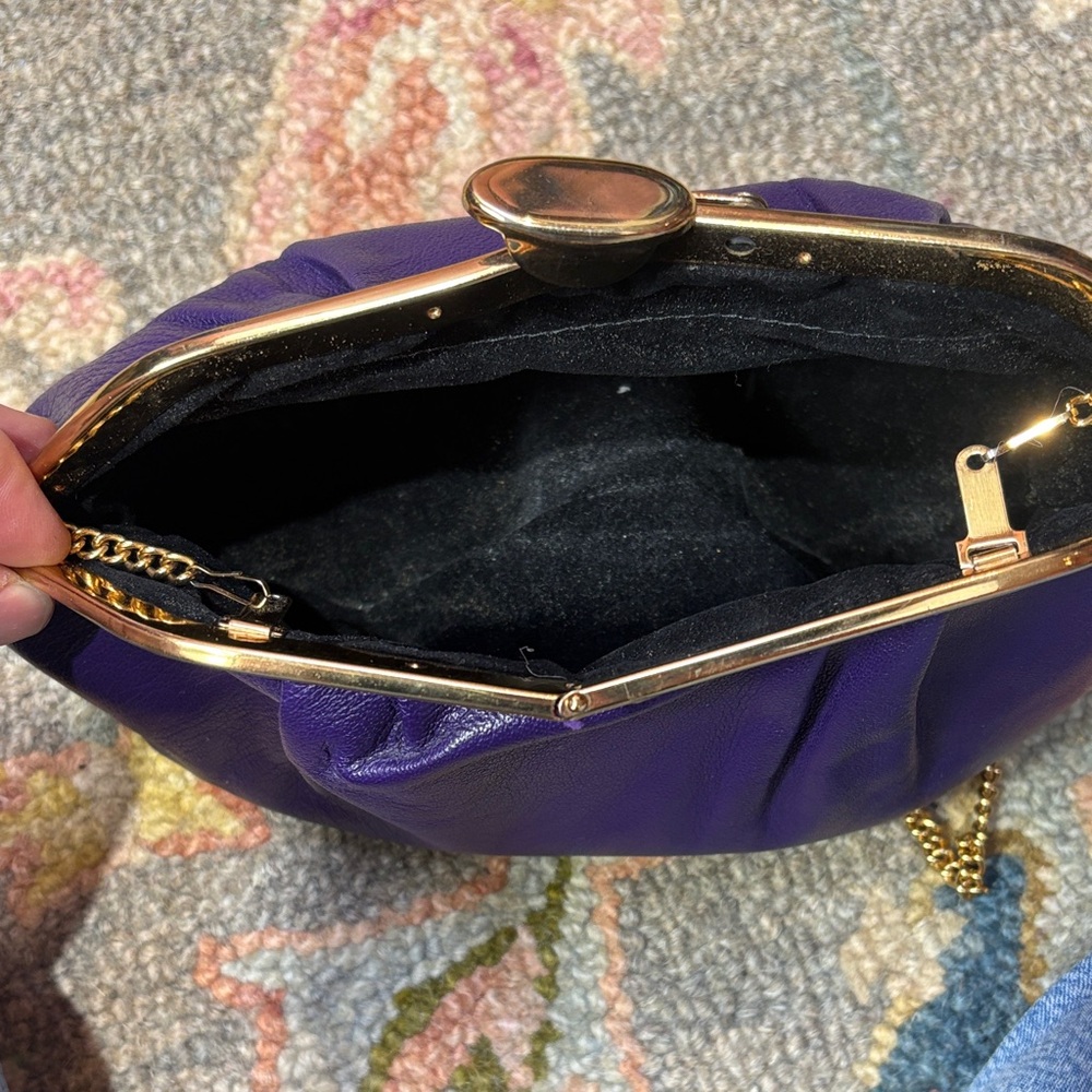 Vintage genuine leather bag in a rich purple - Picture 3 of 6